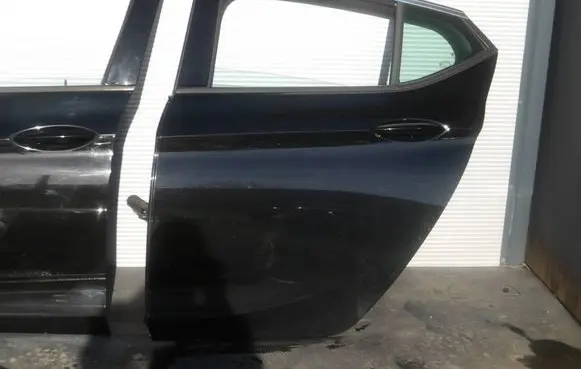 Opel Astra K Rear door