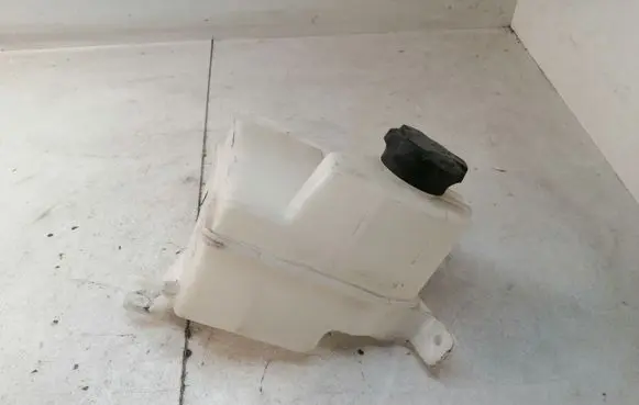 Hyundai i30 Coolant expansion tank/reservoir 25430A5800