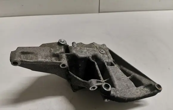 Mercedes-Benz C W203 Engine mounting bracket R1112361330