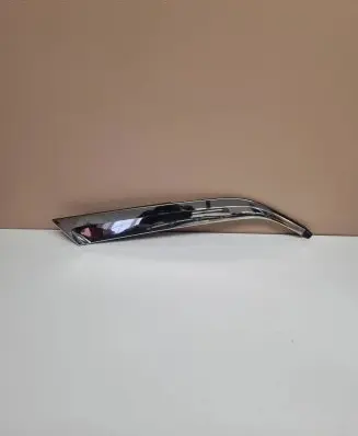 Peugeot 5008 II Rear side glass trim 9813609377