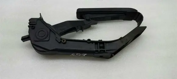 Mercedes-Benz CLS C219 Accelerator throttle pedal A2113000504