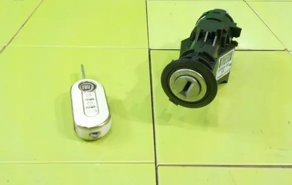 Fiat 500 Ignition lock 61089800