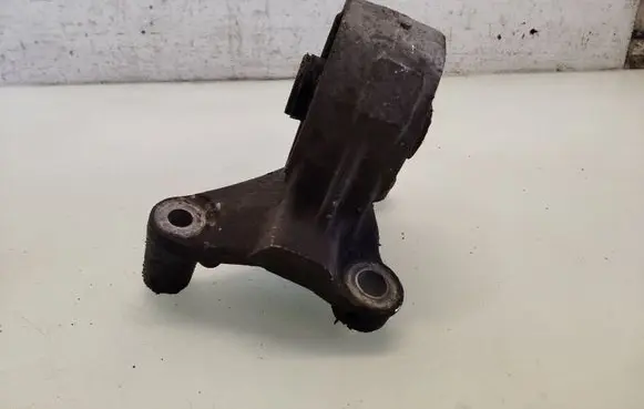 Honda Civic Engine mount bracket 
