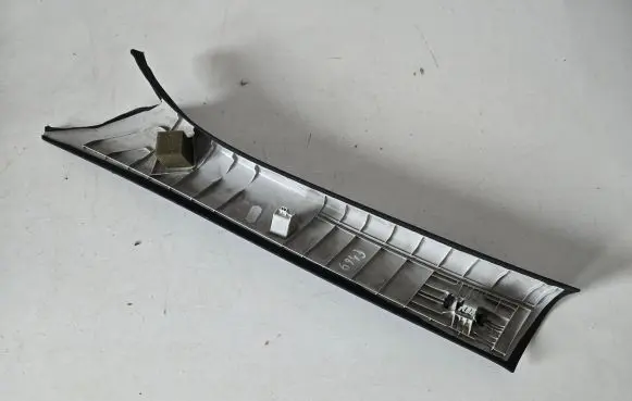 Mercedes-Benz E W213 (B) pillar trim (top) A2136900623