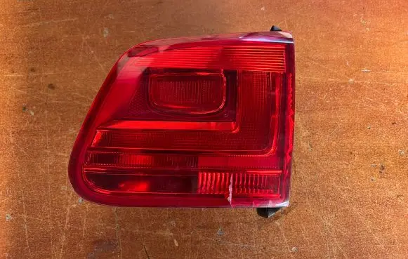 Volkswagen Tiguan Tailgate rear/tail lights 5N0945094G