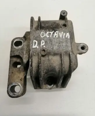 Skoda Octavia Mk2 (1Z) Engine mount bracket