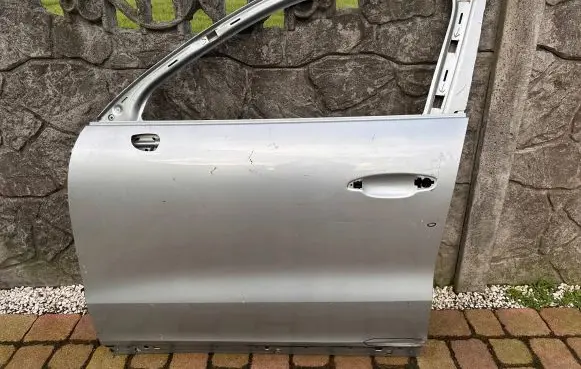 Porsche Cayenne (9Y0 9Y3) Front door 8T0821411C