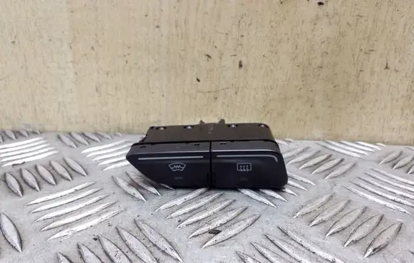 Ford Focus Windscreen/window heater switch AM5T18K574AC