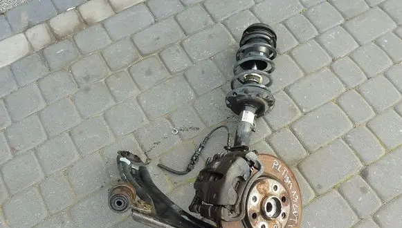 Opel Tigra B Front wheel hub spindle knuckle