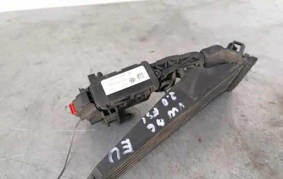 Volkswagen PASSAT B6 Accelerator throttle pedal 1K1721503L