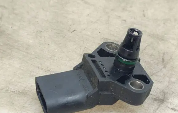 Volkswagen Touareg I Air pressure sensor 0281002401 038906051C