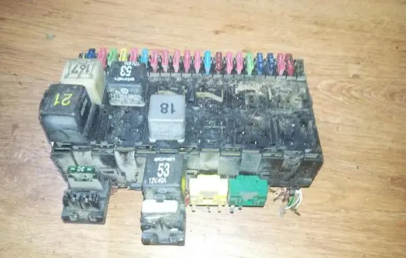 Volkswagen Polo III 6N 6N2 6NF Fuse box set 357937039