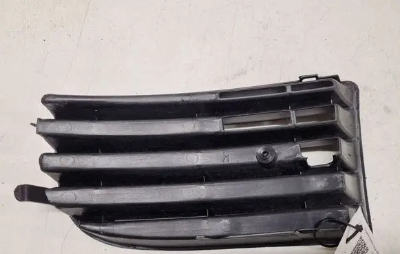 Volkswagen Golf V Front bumper lower grill