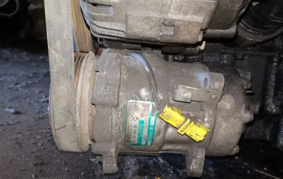 Peugeot 807 Air conditioning (A/C) compressor (pump) 9646416780