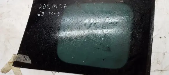 Mazda 5 Rear side window