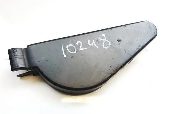 Rear wiper blade arm