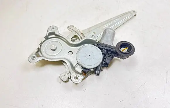 Toyota Urban Cruiser (XP110) Rear door window regulator with motor 8572035140 2621002340