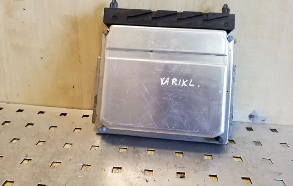 Volvo V70 Engine control unit/module 30637733A 0281011078