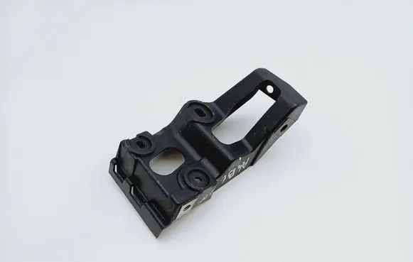 Audi A4 S4 B6 8E 8H Fender mounting bracket 8E0853922B