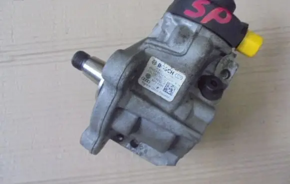 Audi A3 S3 8V Fuel injection high pressure pump 04L130755D 0445010537