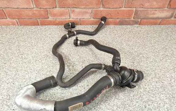 BMW 5 F10 F11 Engine coolant pipe/hose 7581942 7580627