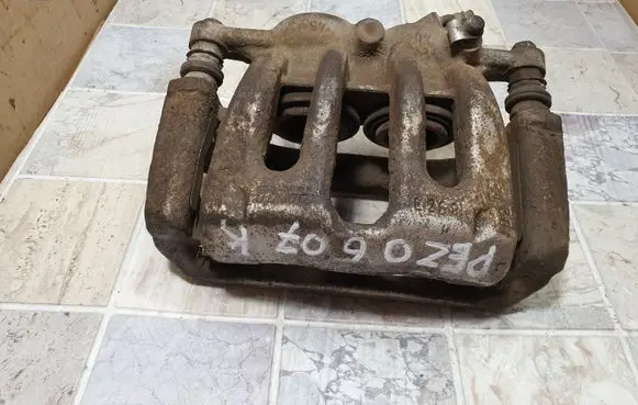 Peugeot 607 Front brake caliper