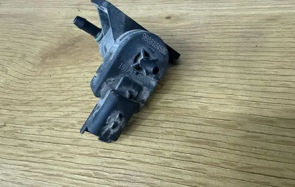 Peugeot Partner Vacuum valve 9688124580