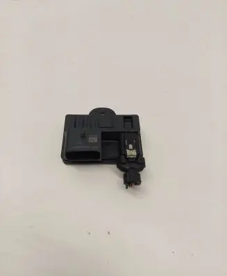 BMW 6 F12 F13 Glow plug pre-heat relay 8519472 120927 0522140104