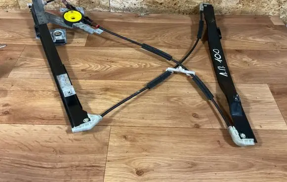 Ford Mondeo Mk III Front window lifting mechanism without motor 1S71F23201