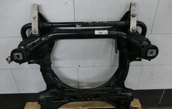 Audi Q7 4L Front subframe 7L0400025