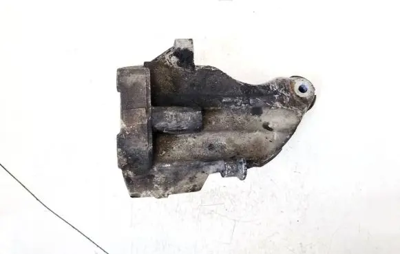 Mercedes-Benz E W212 Engine mounting bracket