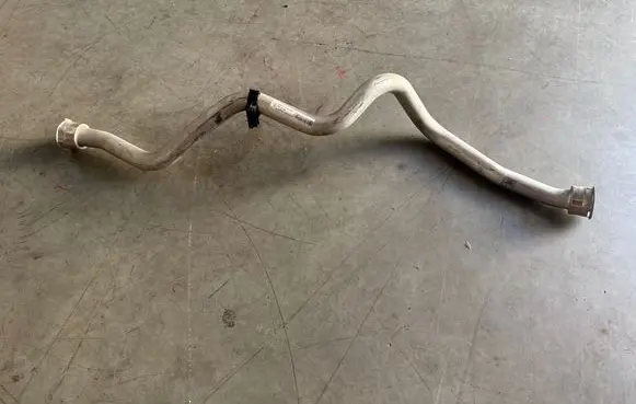 Engine coolant pipe/hose
