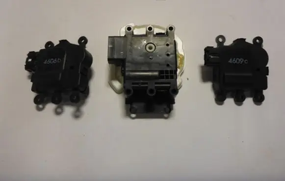 Mazda 3 III A/C air flow flap actuator/motor 
