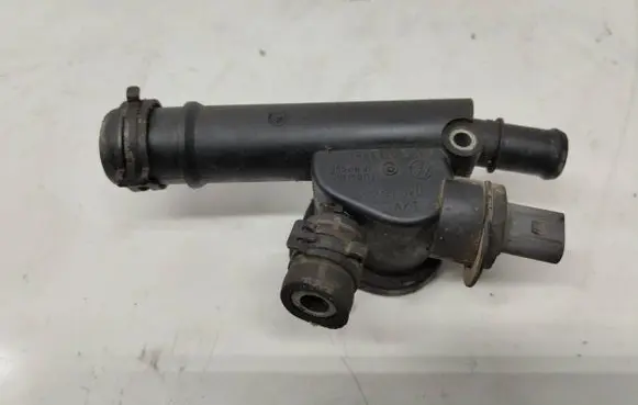 Volkswagen Golf V Engine coolant pipe/hose 038121132D