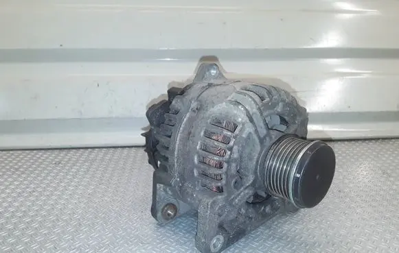 Renault Clio III Generator/alternator 0124425071 8200660033