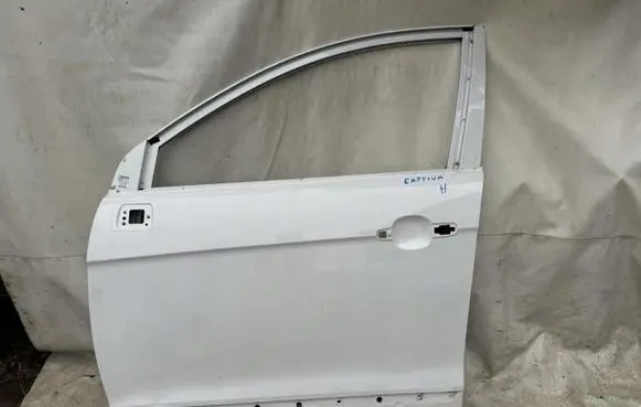 Chevrolet Captiva Front door