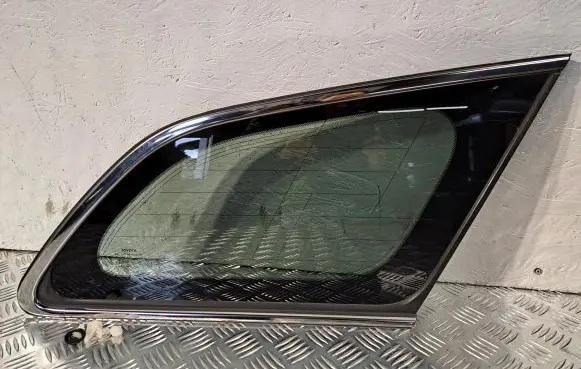 Toyota Avensis T270 Rear side window 6271005090