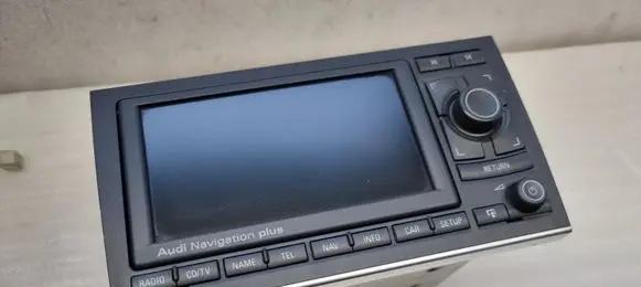 Audi A4 S4 B7 8E 8H Radio/CD/DVD/GPS head unit 8E0035192D