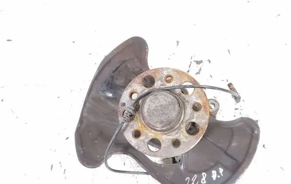 Mercedes-Benz E C207 W207 Front wheel hub A2043320201