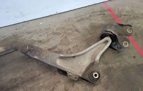 Volvo V60 Front lower control arm/wishbone