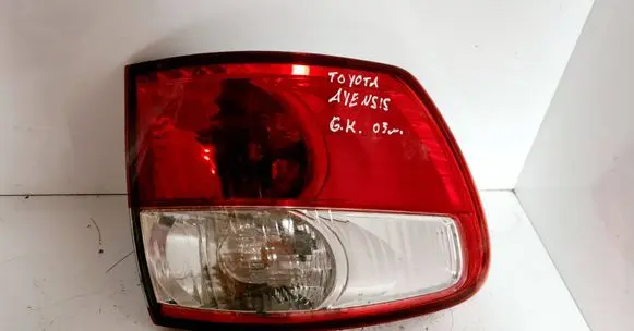 Toyota Avensis T220 Rear/tail lights