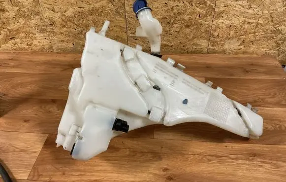 Volvo V50 Windshield washer fluid reservoir/tank 4N5113K163AE 4N5113K163BB 31253148