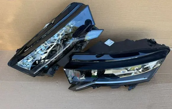 Skoda Octavia Mk4 Headlight/headlamp 5E941010