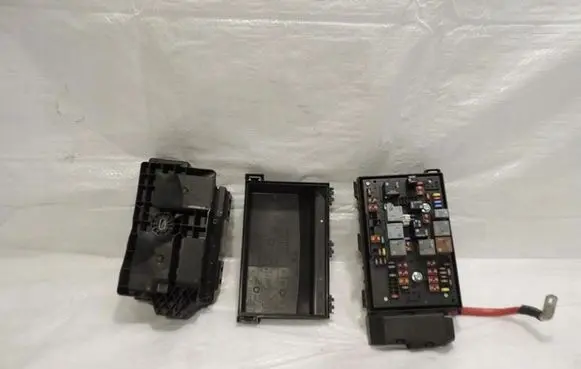 Opel Astra J Fuse box set 13318785