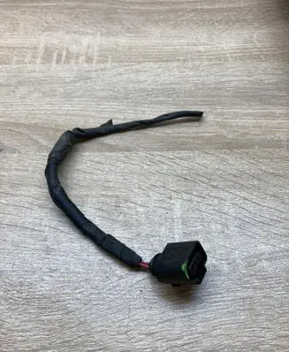 Volkswagen PASSAT B5.5 Plug wire 1J0973703