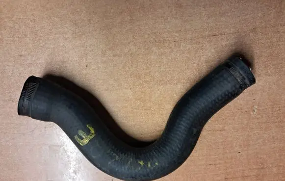 Mercedes-Benz E W124 Engine coolant pipe/hose 1245010582