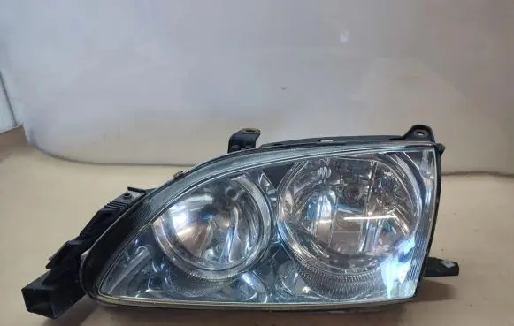 Toyota Avensis T220 Headlight/headlamp