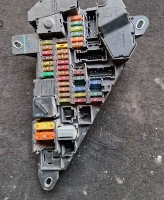 BMW 5 E60 E61 Fuse module