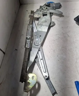 Subaru Impreza II Rear door window regulator with motor
