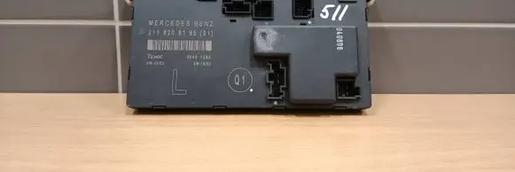 Mercedes-Benz E W211 Door control unit/module 2118208185
